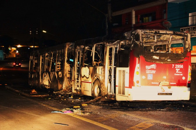 ônibus queimados