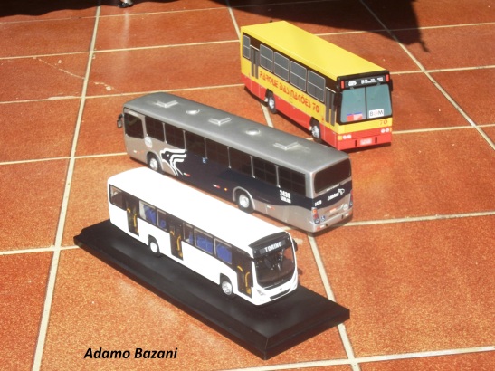 Miniaturas de diferentes gerações de Torino, em diferentes escalas