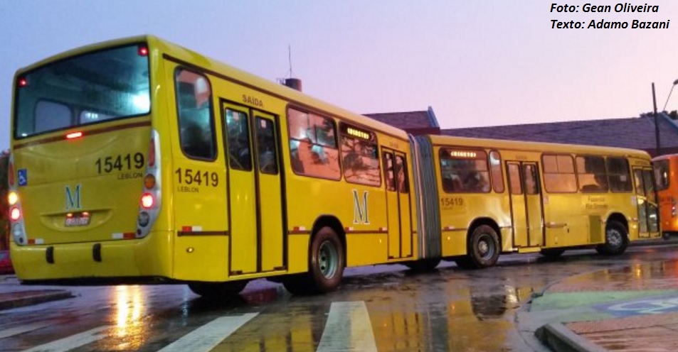 Ônibus metropolitano em Curitiba.