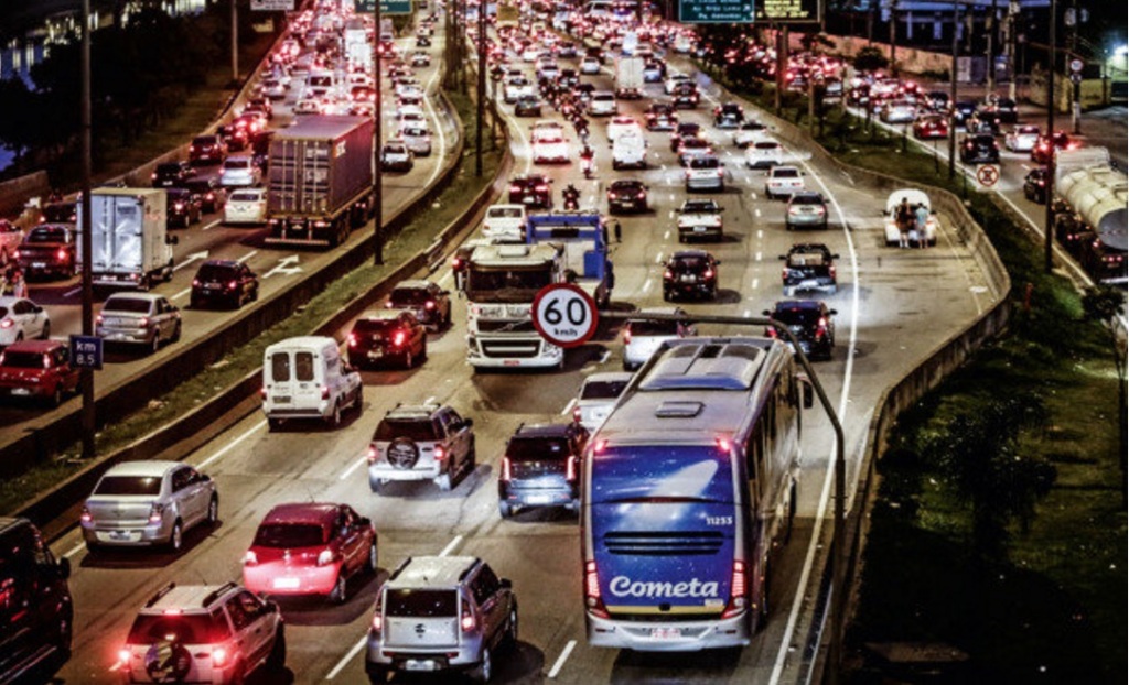 ONU e OPAS recomendam velocidades menores nas cidades , como nas marginais Foto: Gabriela Bilo/Estadão Conteúdo
